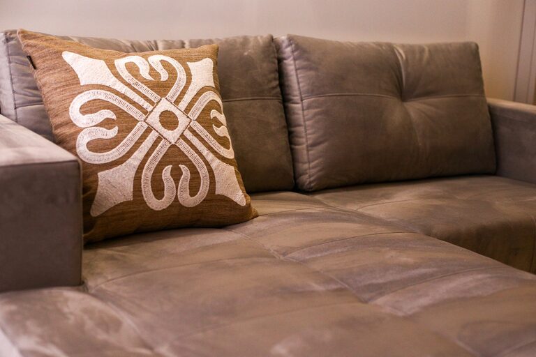 Simple Tips for Creating a Cozy and Inviting Living Space on a Budget